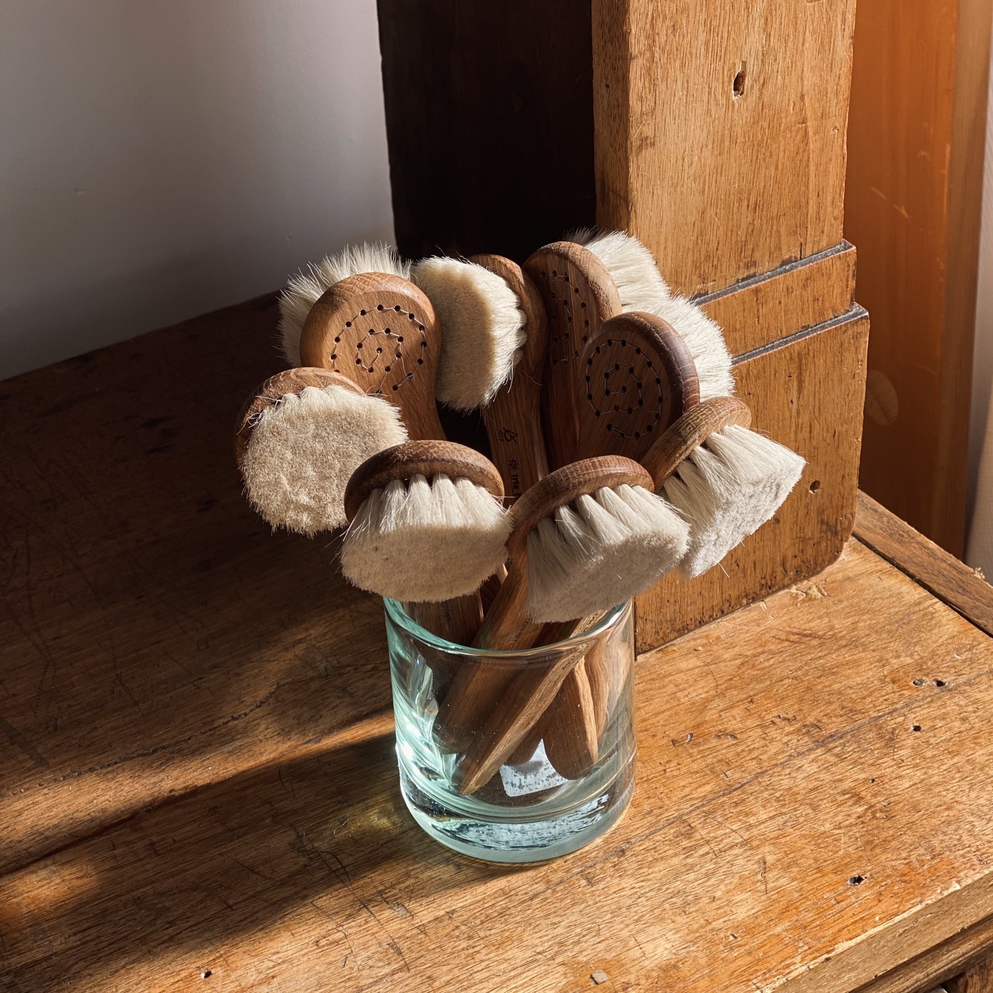 Iris Hantverk Swedish Goat Hair Face Brush - Dry Use Only